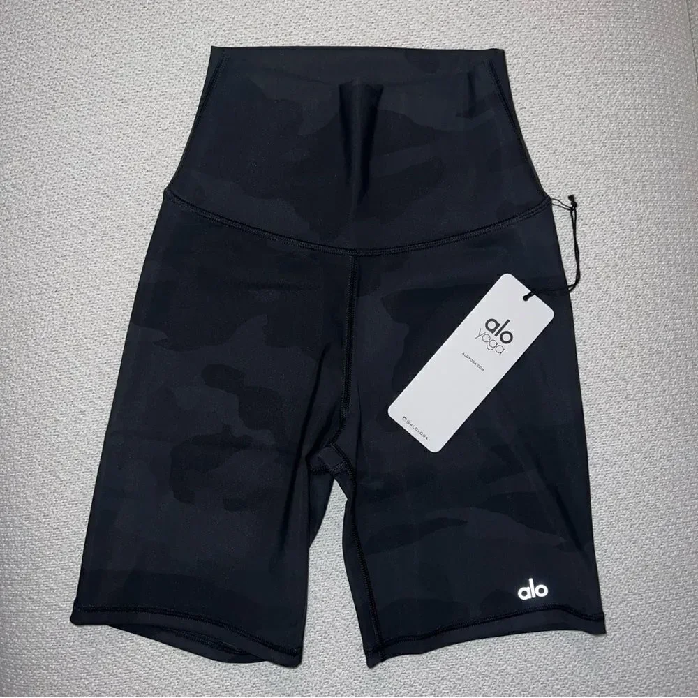 NWT Alo Yoga High Waist Waisted Vapor Shorts In Black Camo